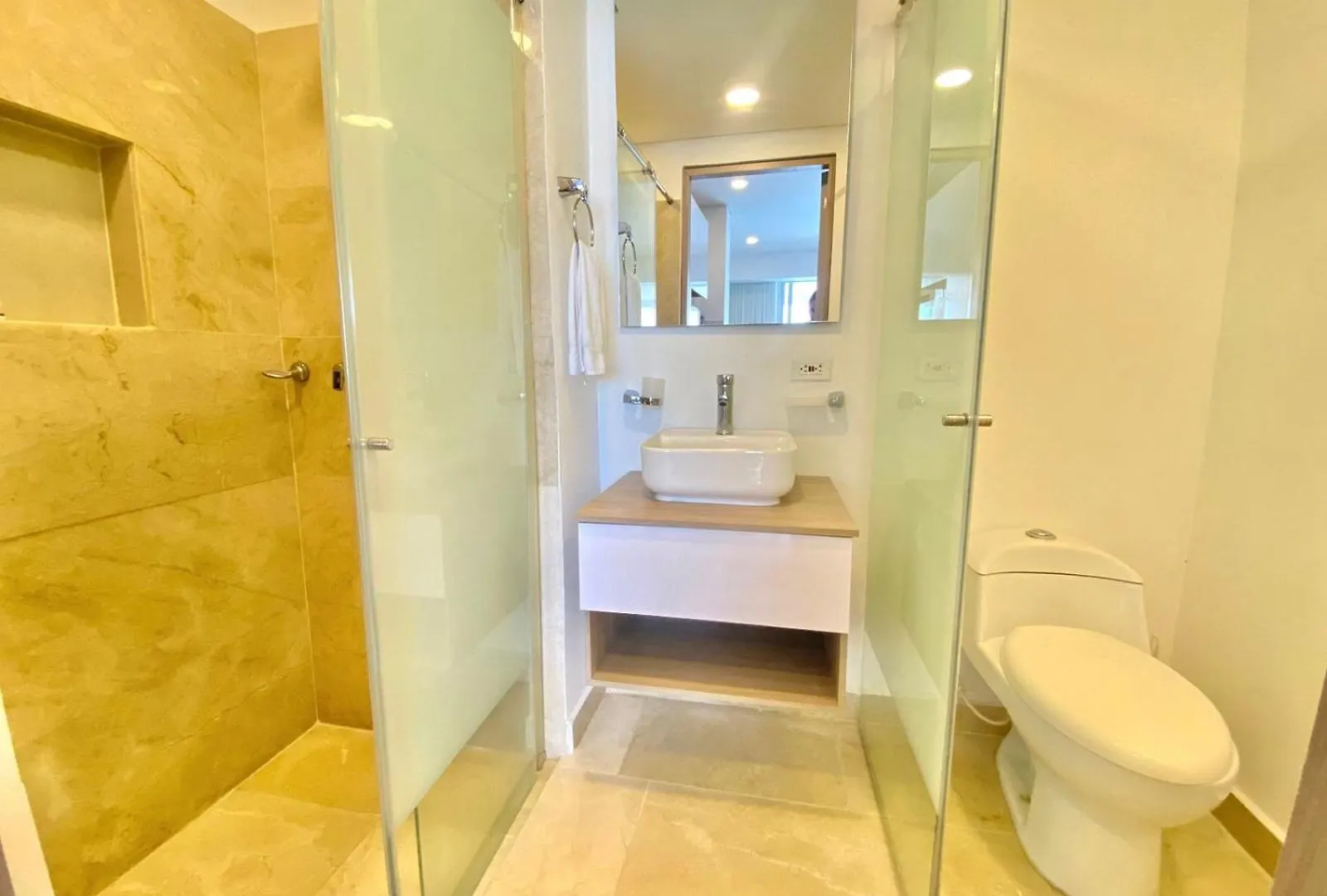 Apartment Hermoso Aparta Suite En Crespo A 5 Minutos Caminando Del Aeropuerto Primera Linea Mar Cartagena