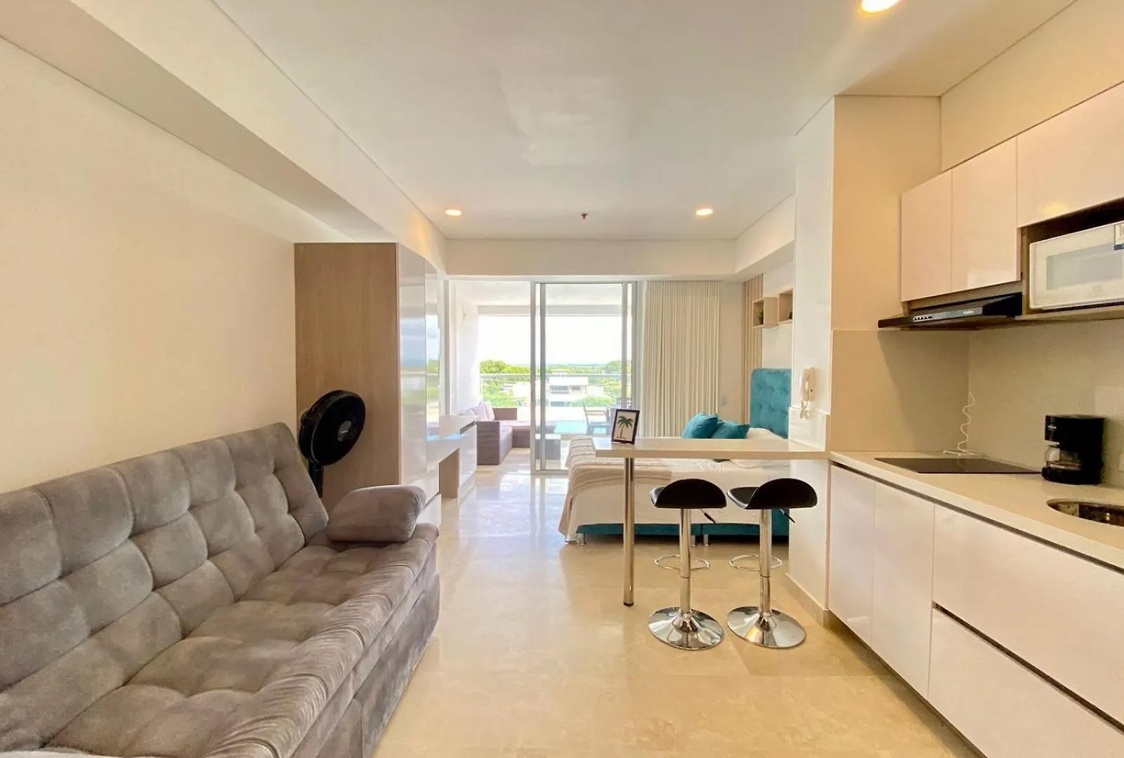 Hermoso Aparta Suite En Crespo A 5 Minutos Caminando Del Aeropuerto Primera Linea Mar Cartagena Colombia