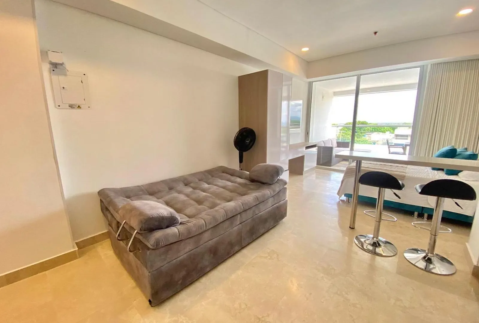 Hermoso Aparta Suite En Crespo A 5 Minutos Caminando Del Aeropuerto Primera Linea Mar Cartagena